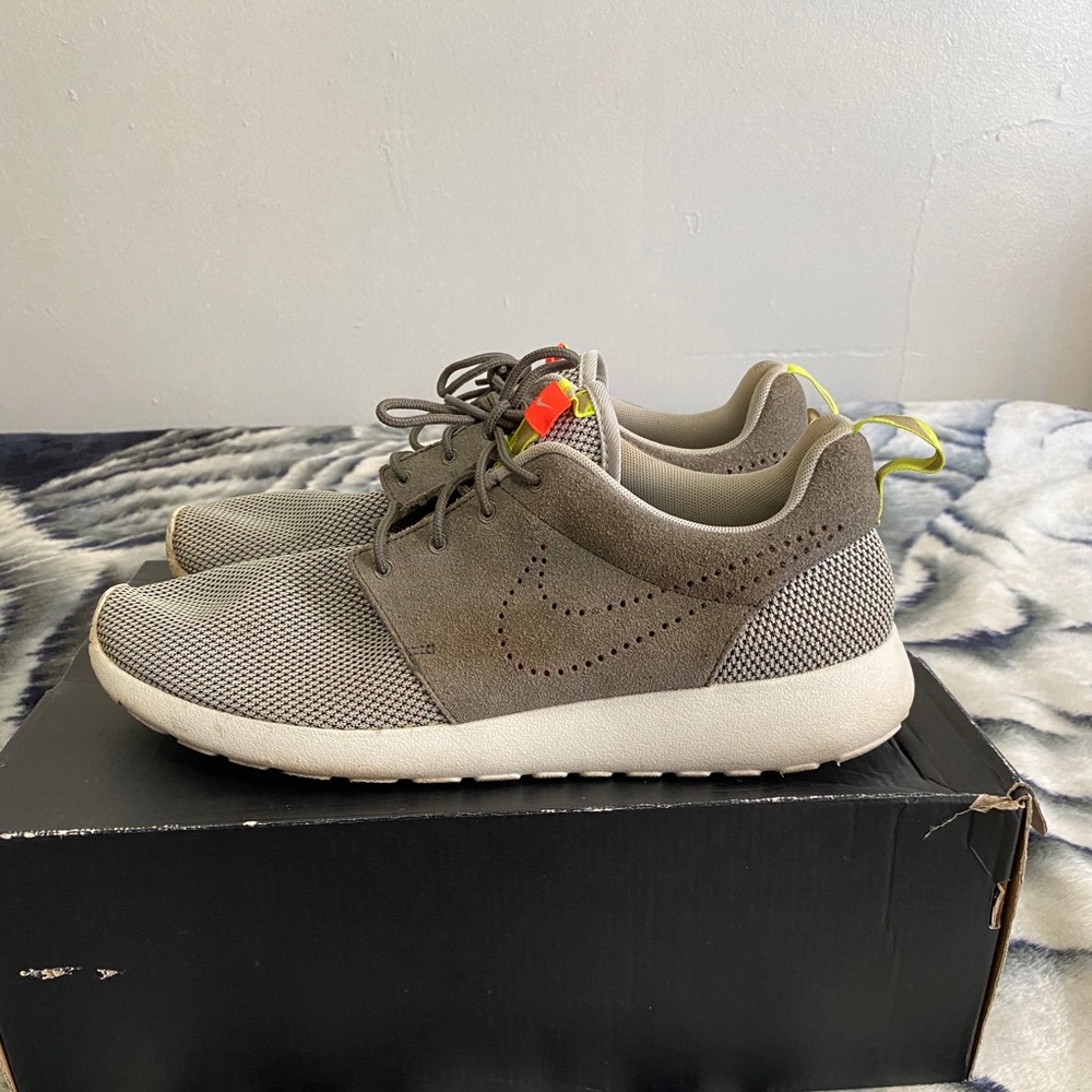 Nike Rosh run size 11